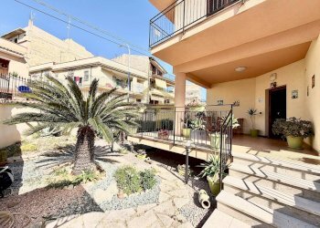 Foto 1 - Semi-detached house Via Vincenzo Florio
 
3, Balestrate - photo 1