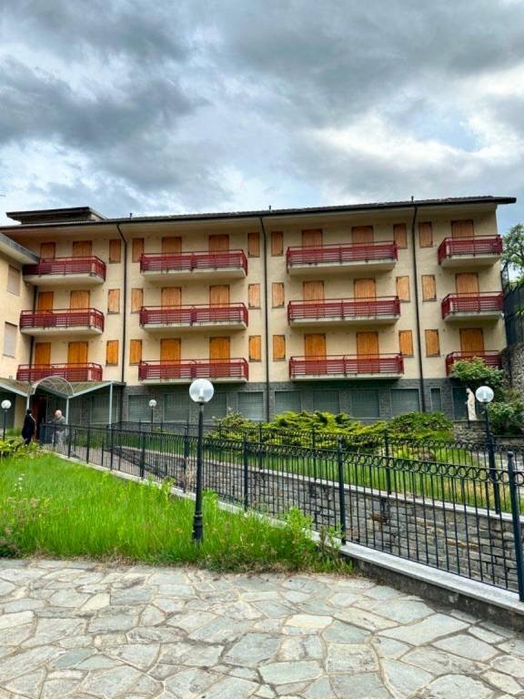 Facciata - Negozio via della Chiesa, Firenze (zona San Frediano) - foto 1