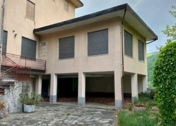 Facciata - Negozio via della Chiesa, Firenze (zona San Frediano) - foto 6