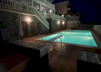 Piscina - Villa via Aurelia, Ospedaletti - photo 10