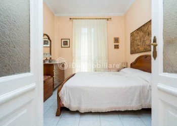 Camera da letto - Three-room apartment via Carlo Denina, 2, Torino (neighborhood Vanchiglia) - photo 15