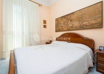 Camera da letto - Three-room apartment via Carlo Denina, 2, Torino (neighborhood Vanchiglia) - photo 19
