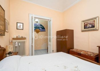Camera da letto - Three-room apartment via Carlo Denina, 2, Torino (neighborhood Vanchiglia) - photo 20