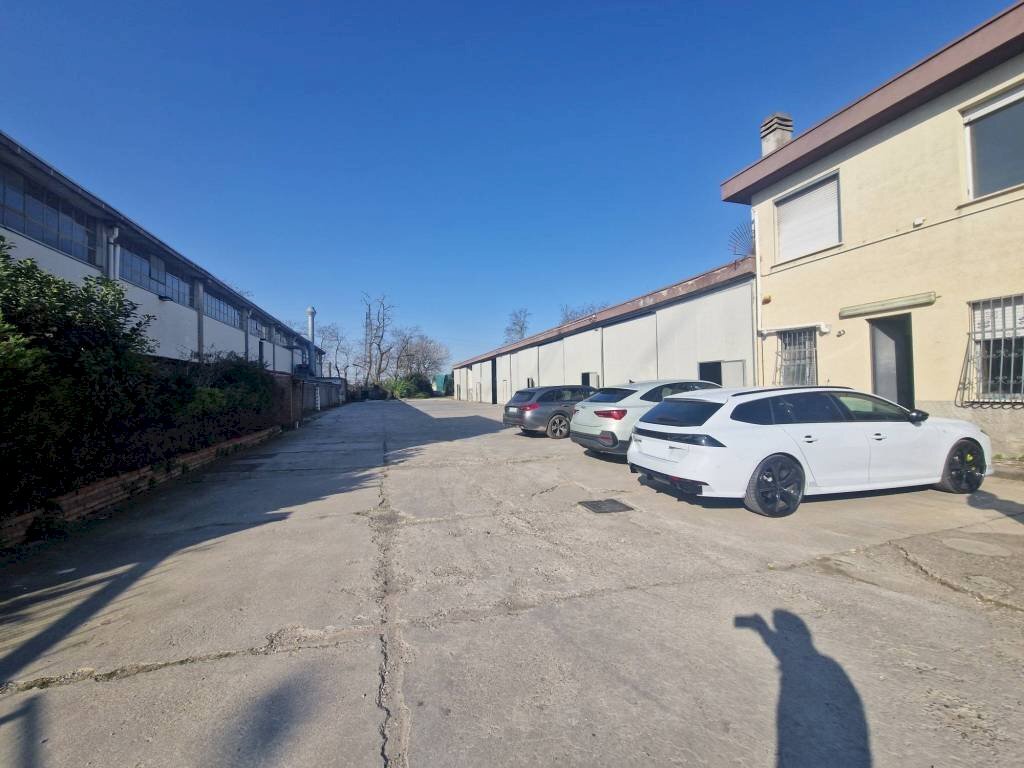 Facciata - Shed via Podere della Vigna, Settimo Milanese - photo 1