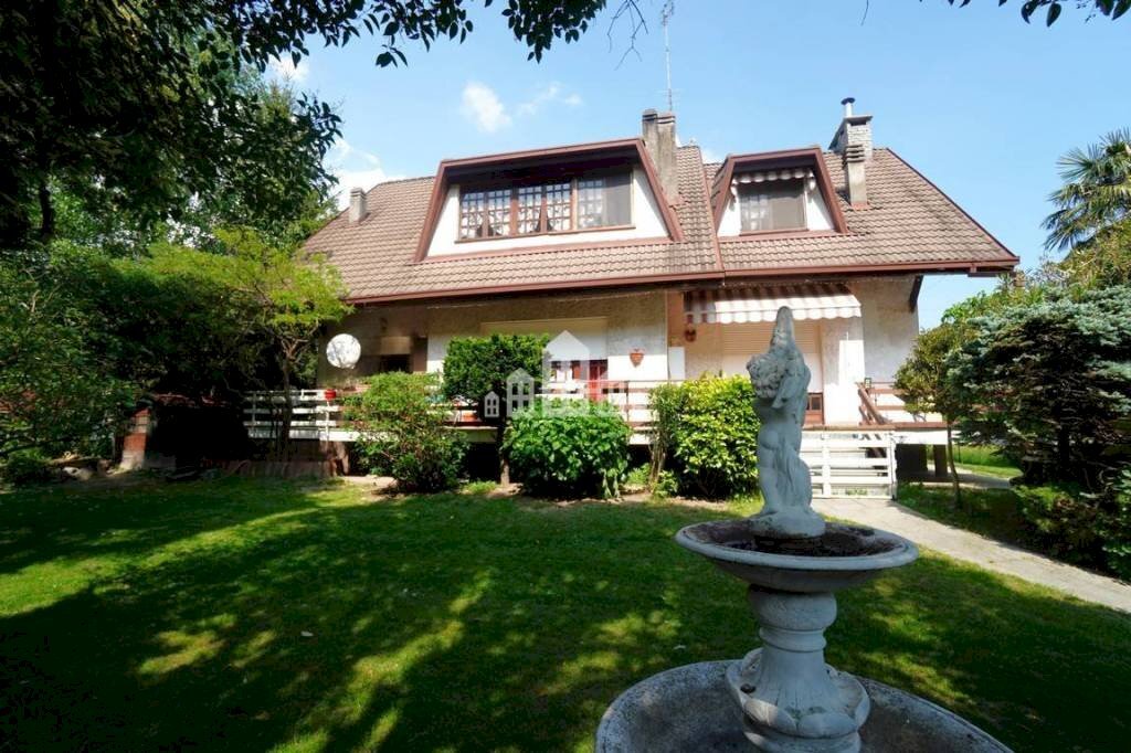 Giardino - Villa Località Grangia, 16, Cuorgnè - foto 1