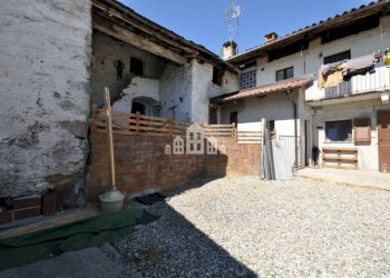 Cortile interno - Casa indipendente Località San Giuseppe, 5, Cuorgnè - foto 19