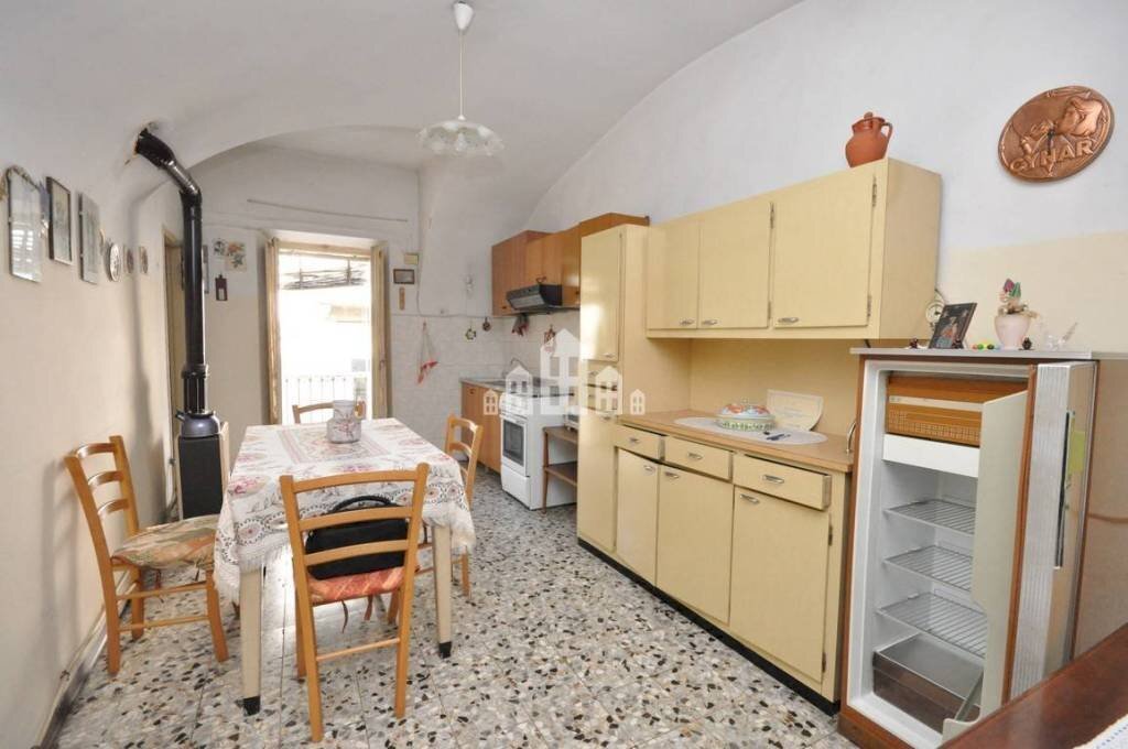 Cucina - Appartamento via Maurizio Parigi, 6, Cuorgnè - foto 1