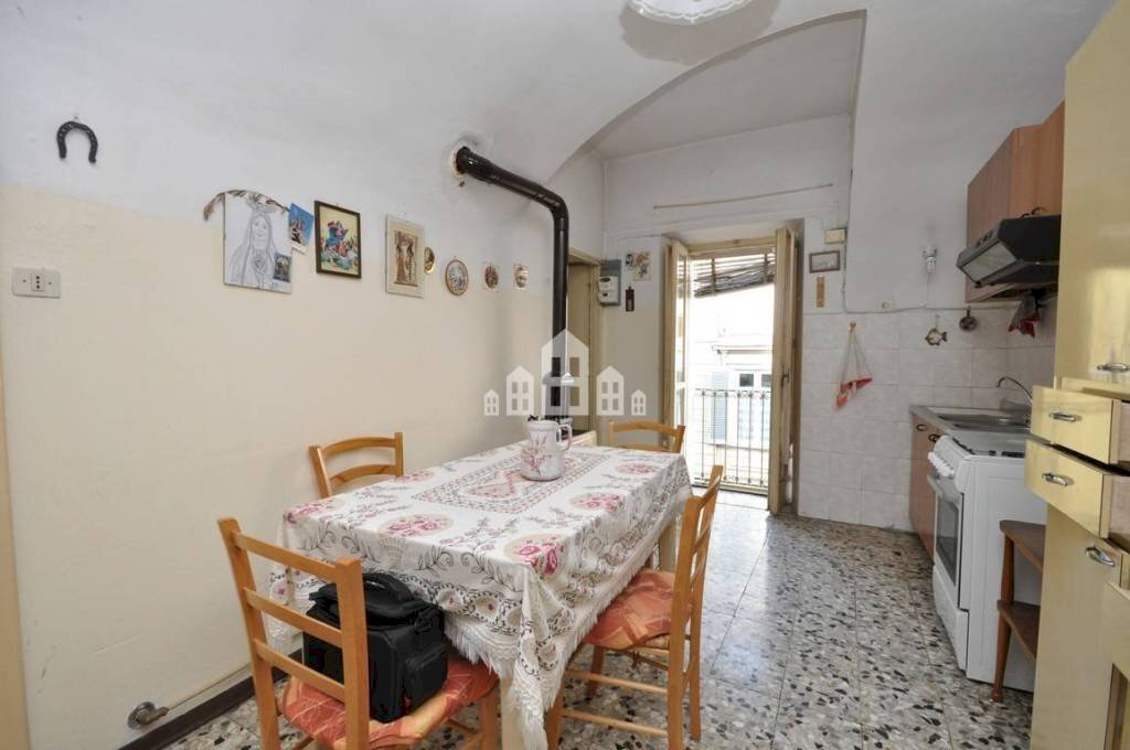 Cucina - Four-room apartment via Maurizio Parigi, 6, Cuorgnè - photo 1