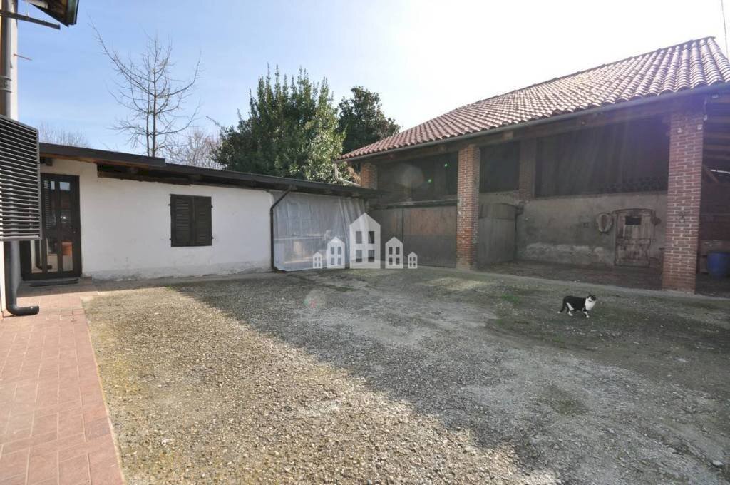 Posto macchina - Casa indipendente vicolo Madonna, 16, Rivarolo Canavese - foto 2