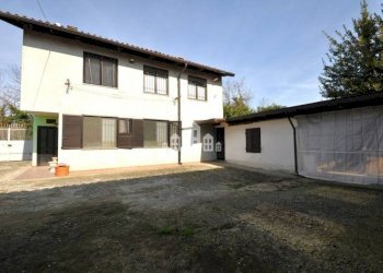 Facciata - Casa indipendente vicolo Madonna, 16, Rivarolo Canavese - foto 1