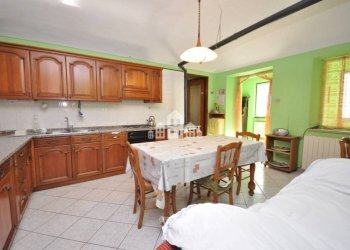 Cucina - Casa indipendente vicolo Madonna, 16, Rivarolo Canavese - foto 8