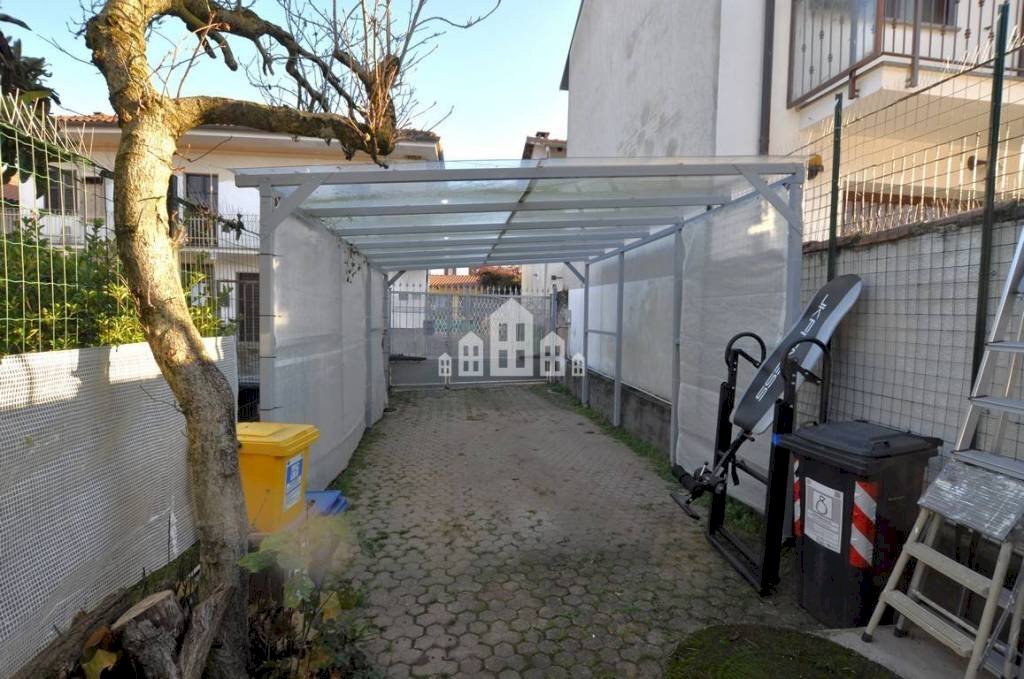 Cortile interno - Casa indipendente via Malone, 1, Front - foto 2
