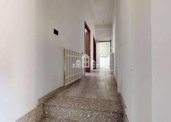 Corridoio - Appartamento via Milite Ignoto, 3, Cuorgnè - foto 34
