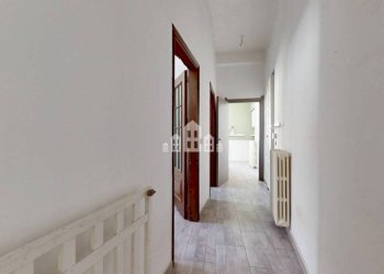 Corridoio - Appartamento via Milite Ignoto, 3, Cuorgnè - foto 35
