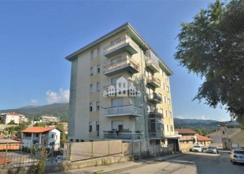 Facciata - Three-room apartment via Massimo D'Azeglio, 2, Cuorgnè - photo 2