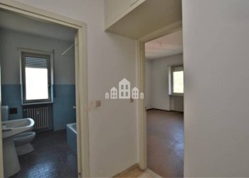 Disimpegno - Three-room apartment via Massimo D'Azeglio, 2, Cuorgnè - photo 11