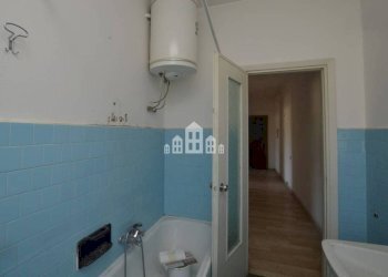 Bagno - Three-room apartment via Massimo D'Azeglio, 2, Cuorgnè - photo 13
