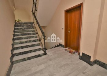 Interno palazzo - Three-room apartment via Massimo D'Azeglio, 2, Cuorgnè - photo 16