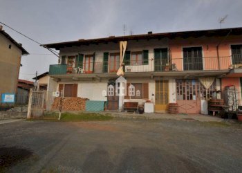 Facciata - Casa indipendente via delle Scuole, 18, Castellamonte - foto 1