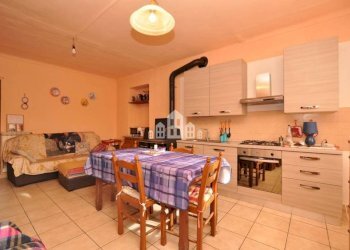 Cucina - Casa indipendente via delle Scuole, 18, Castellamonte - foto 2