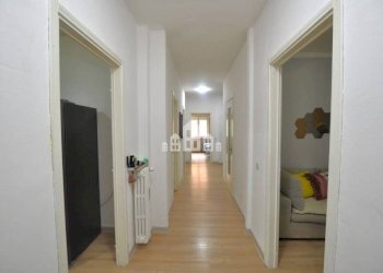 Corridoio - Apartment viale kennedy, 89, Ivrea - photo 7