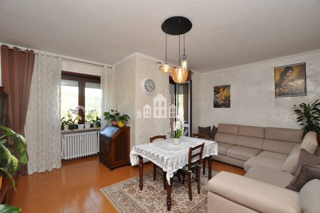 Salone - Appartamento via Cappella dell'orco, 6, Pont-Canavese - foto 1