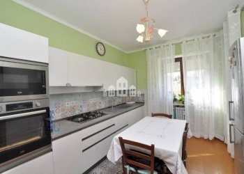 Cucina - Appartamento via Cappella dell'orco, 6, Pont-Canavese - foto 9