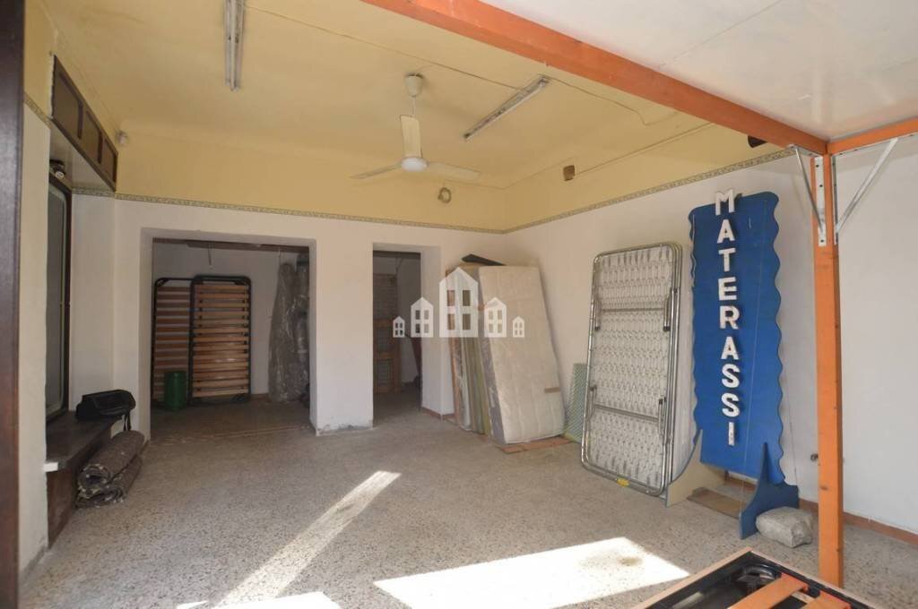 Stanza non arredata - Negozio Località Turina, 24, Cuorgnè - foto 2