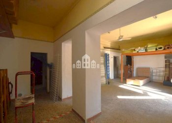 Interno non residenziale - Negozio Località Turina, 24, Cuorgnè - foto 4