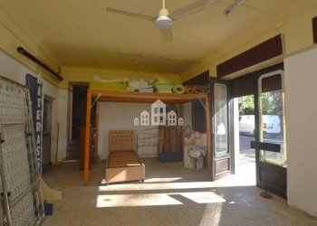Interno non residenziale - Negozio Località Turina, 24, Cuorgnè - foto 12