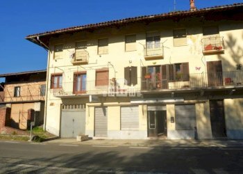 Facciata - Negozio Località Turina, 24, Cuorgnè - foto 14
