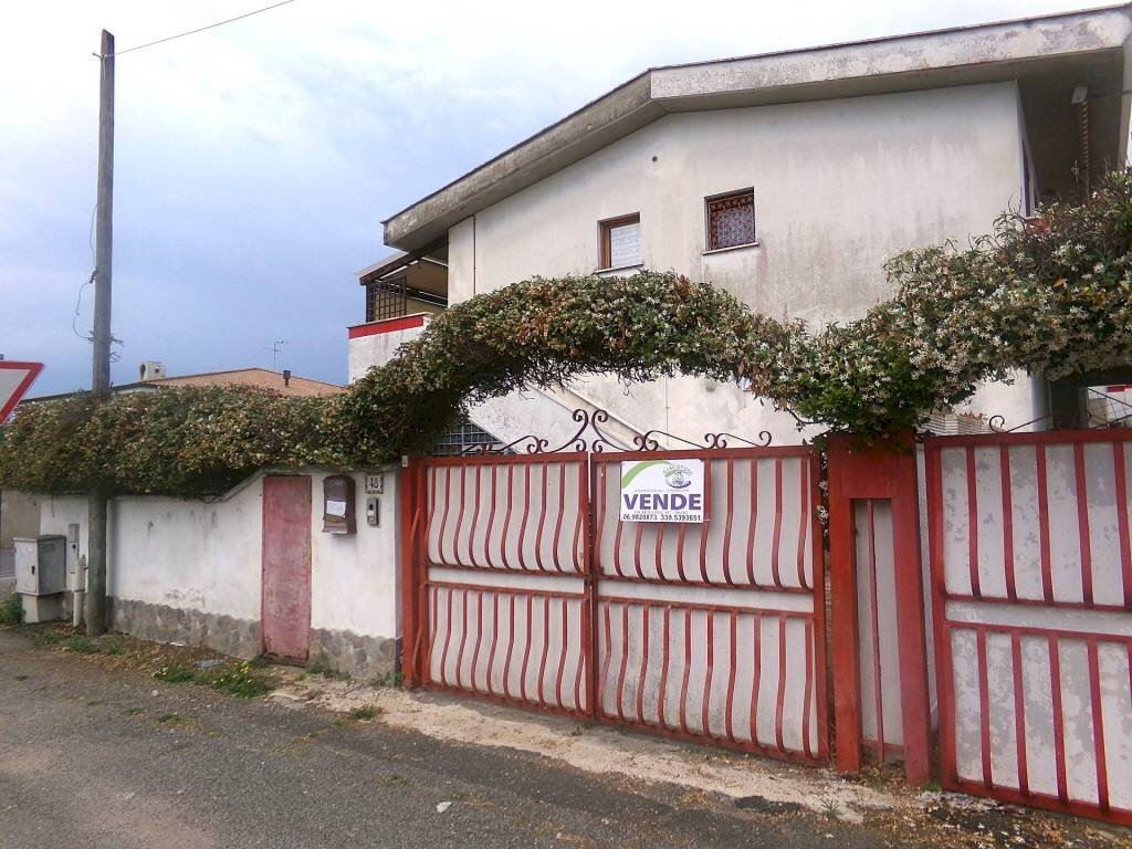 Facciata - Villa via Po, 48, Anzio - photo 2