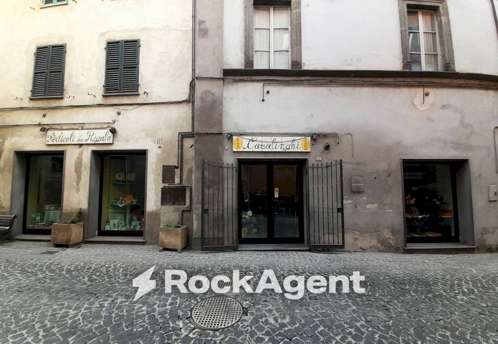 Facciata - Negozio via Roma, 23, Acquapendente - foto 2