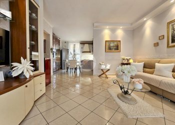 Villa a Schiera Via Silvio Pellico, Rondissone - foto 8