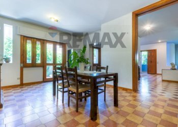 Sala da pranzo - Villa Via Colleoni
 
10, Cagliari - foto 11
