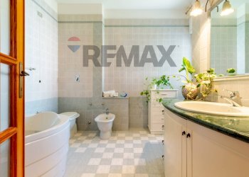 Bagno - Villa Via Colleoni
 
10, Cagliari - foto 26