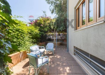corte privata - Villa Via Colleoni
 
10, Cagliari - foto 36