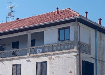Facciata - Bilocale via Papa Giovanni XXIII, 1, Cavaglio d'Agogna - foto 1