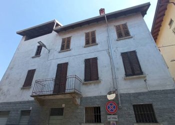 Facciata - Casa indipendente via Sanado, 15, Borgomanero - foto 2