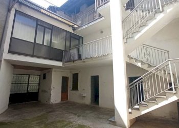 Cortile interno - Casa indipendente via Sanado, 15, Borgomanero - foto 7