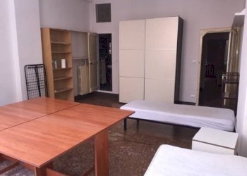 Camera da letto - Bilocale via Santo Stefano, 154, Bologna (zona Centro Storico) - foto 16