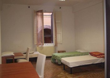 Camera da letto - Appartamento via Santo Stefano, 154, Bologna (zona Centro Storico) - foto 17