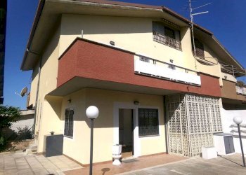 Facciata - Villa via dei Platani, 63, Anzio - foto 1