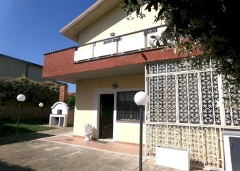 Facciata - Villa via dei Platani, 63, Anzio - foto 2