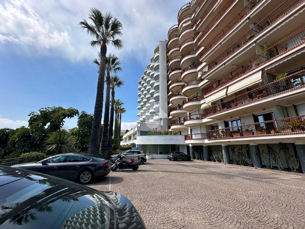 Two-room apartment Via Virgilio, Bordighera - photo 1
