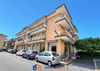 Commercial Premises Pietra Ligure - photo 1