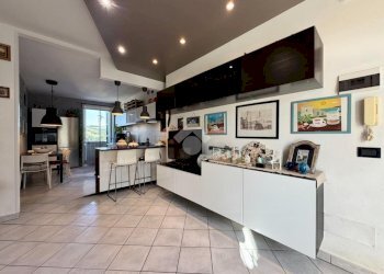 Three-room apartment Via Cornacchiara, Borghi - photo 1