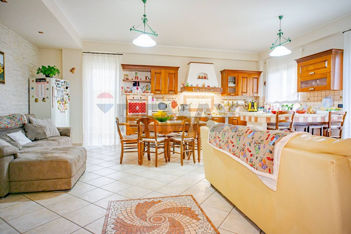 Sala da pranzo - Appartamento Via VI Retta Levante
 
4, Belpasso - foto 3