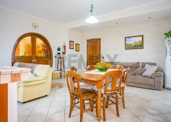 Sala da pranzo - Apartment Via VI Retta Levante
 
4, Belpasso - photo 6