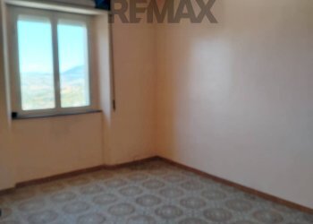 Stanza vuota - Quadrilocale Viale Principe Umberto
 
152, Caltagirone - foto 7